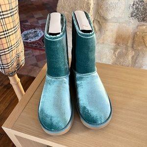 NIB UGG CLASSIC SHORT II VELVET BOOTS ATLANTIC